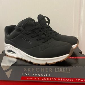 Size 8.5 black sketchers, gently used!